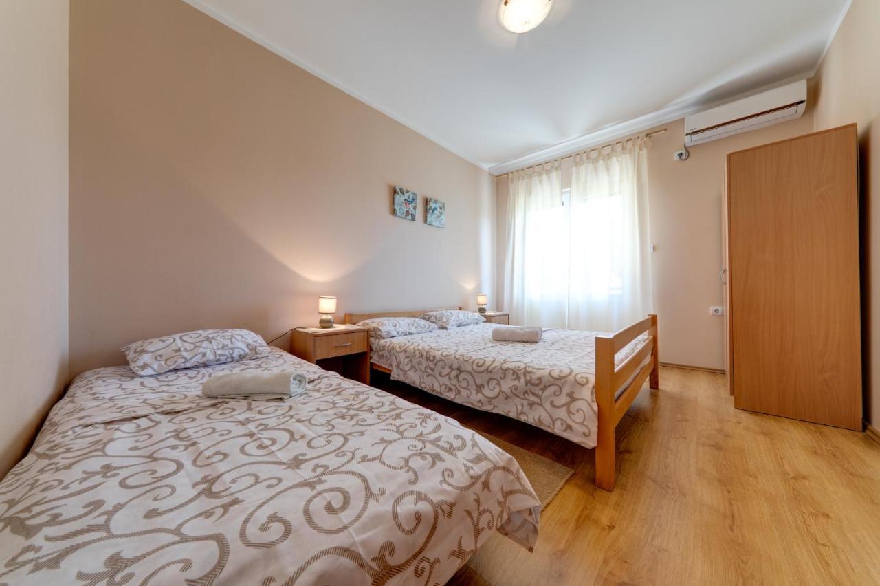 Apartments Pelle Tivat Exterior foto